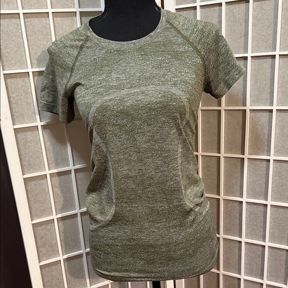 NEW LULULEMON SWIFTLY TECH ATHLETIC SHORT SLEEVE SHIRT🖤